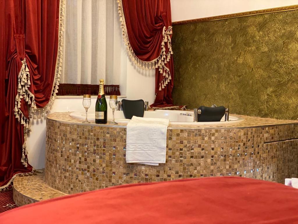 Vila Imperial One Luxury Boutique Hotel Фэгэраш Экстерьер фото