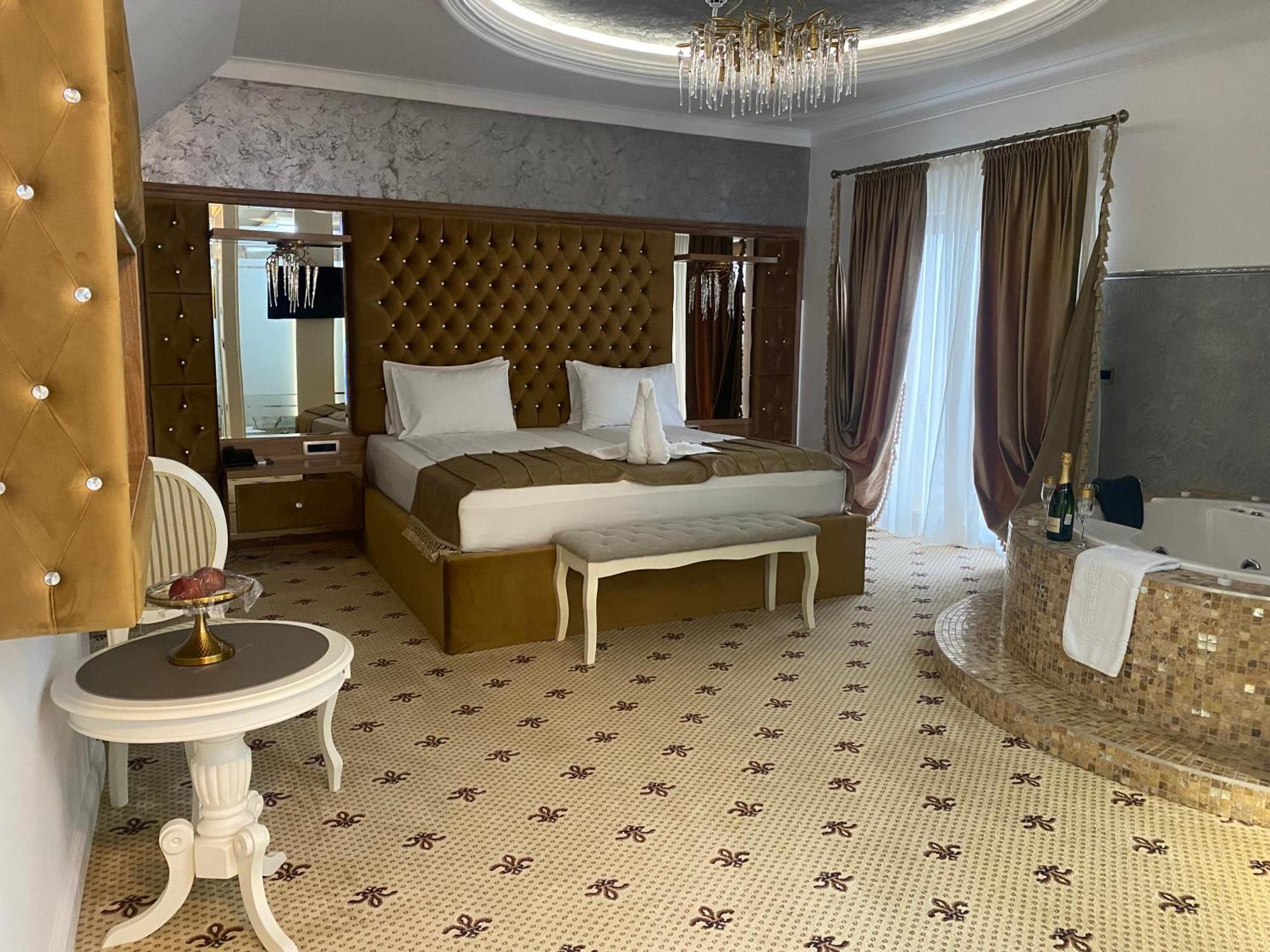 Vila Imperial One Luxury Boutique Hotel Фэгэраш Экстерьер фото