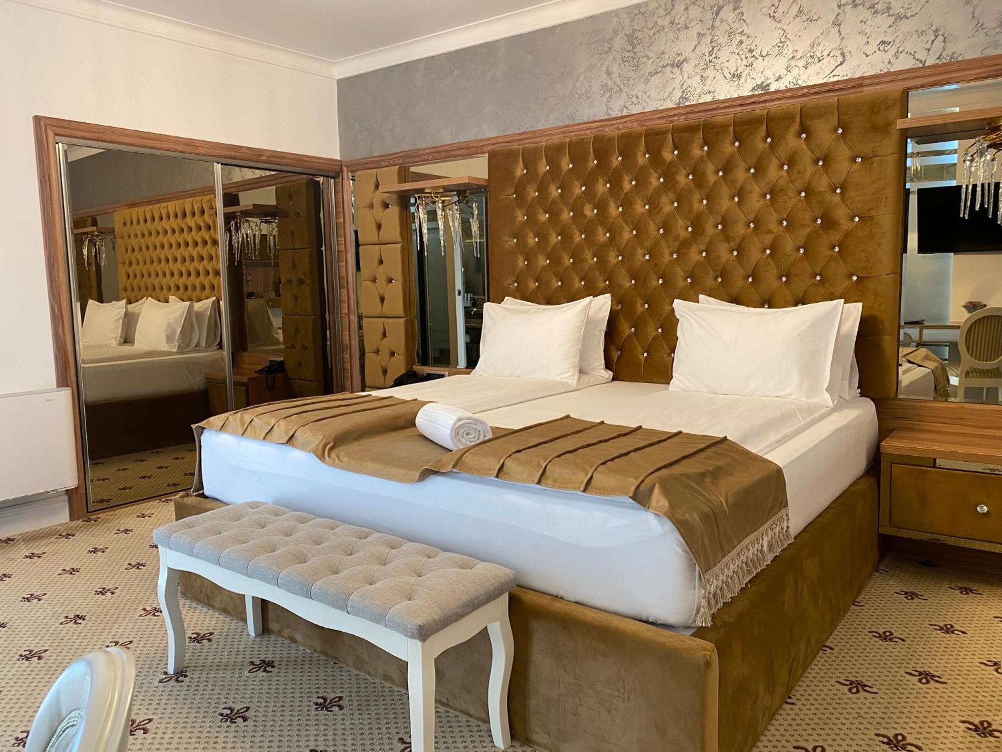 Vila Imperial One Luxury Boutique Hotel Фэгэраш Экстерьер фото